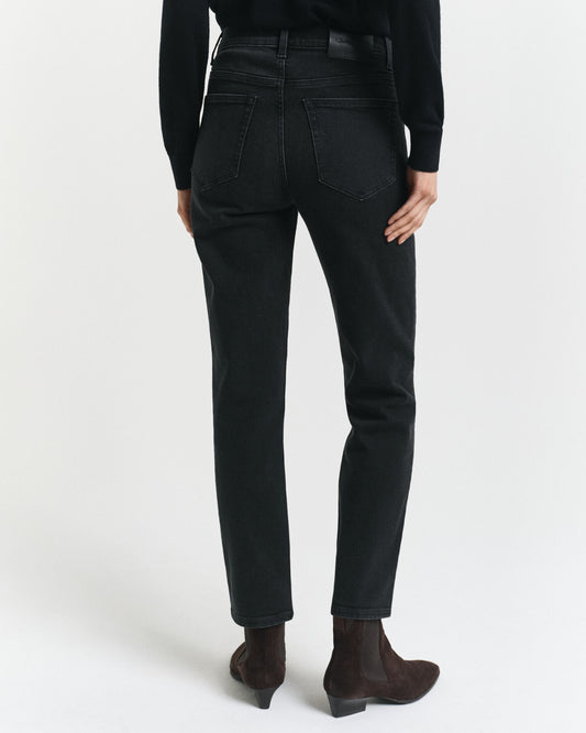 Jean noir court ajusté