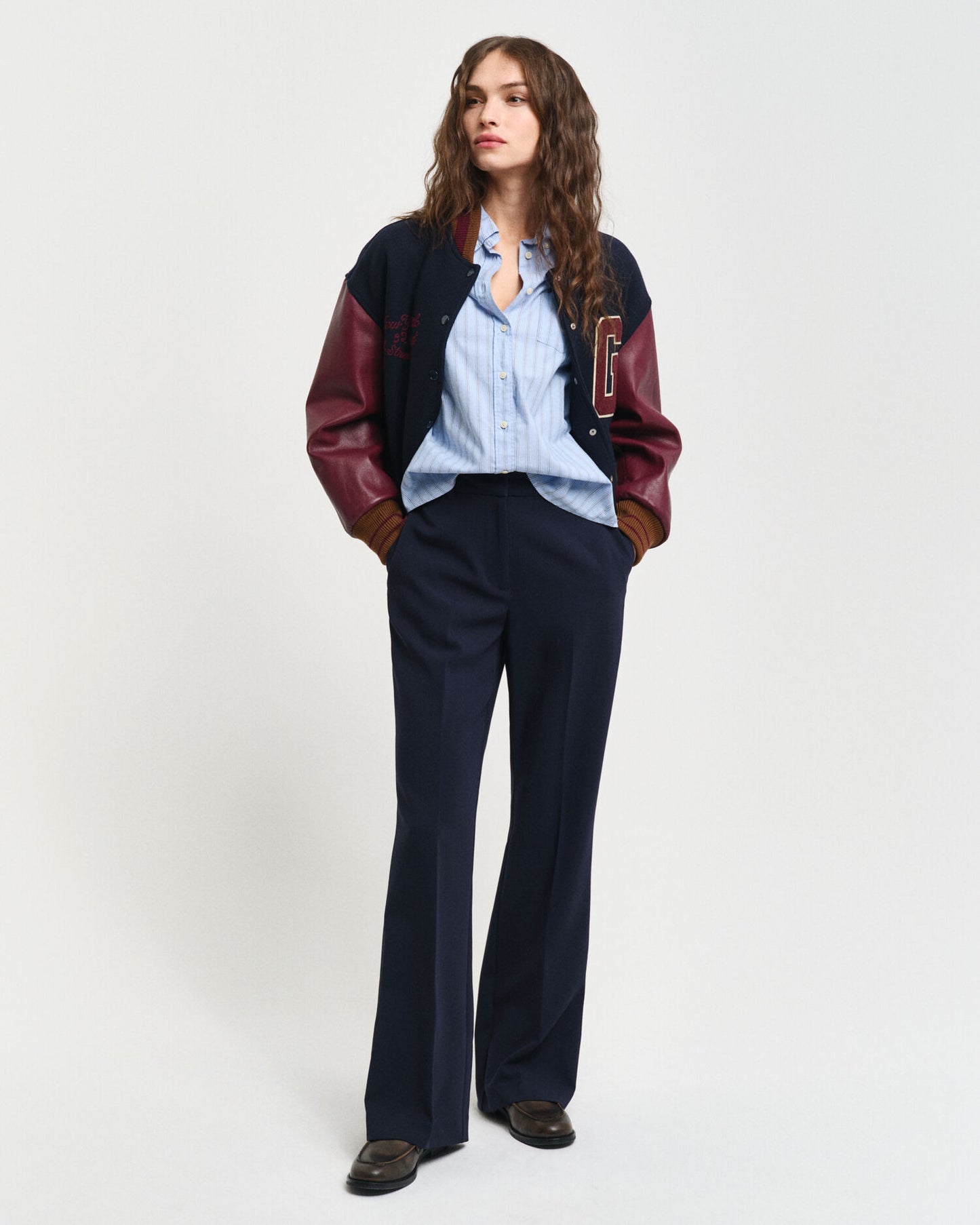 Pantalon patte d'éléphant coupe ajustée