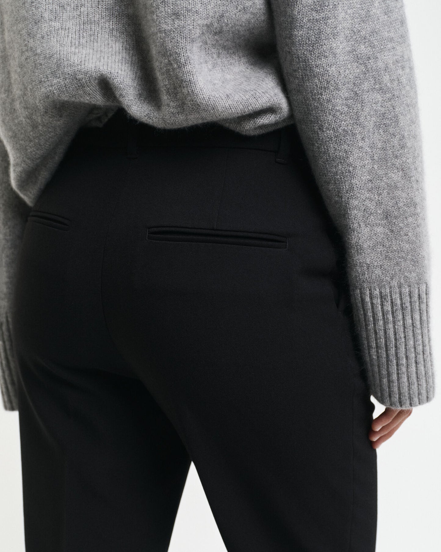 Schmale ausgestellte Hose