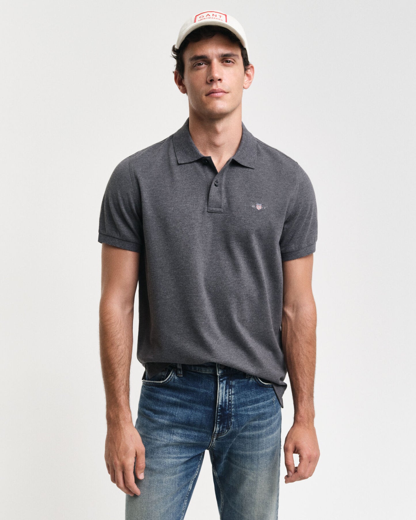 Regular Fit Polohemd mit Schild-Logo aus Piqué