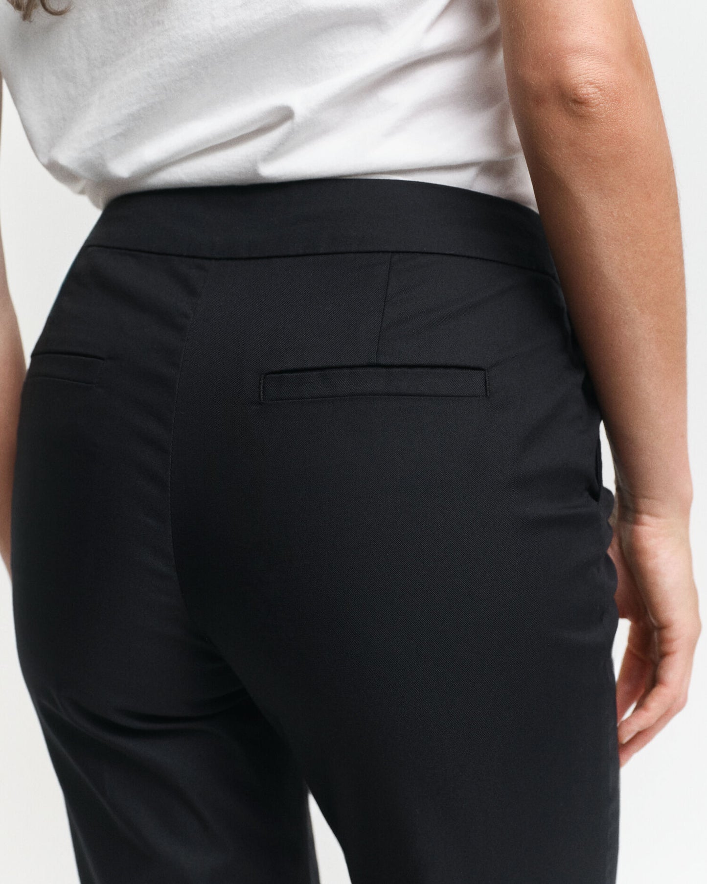 Schlanke Zigarettenhose