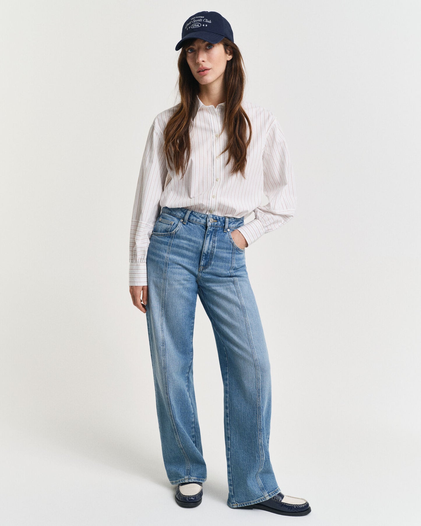 Jeans coupe droite décontractée avec coutures apparentes