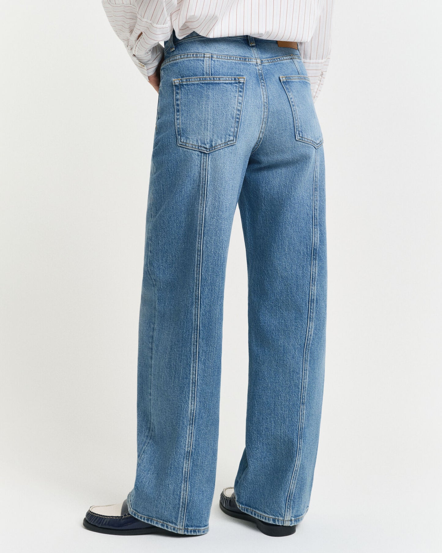 Jeans mit gerader Naht und entspannter Passform
