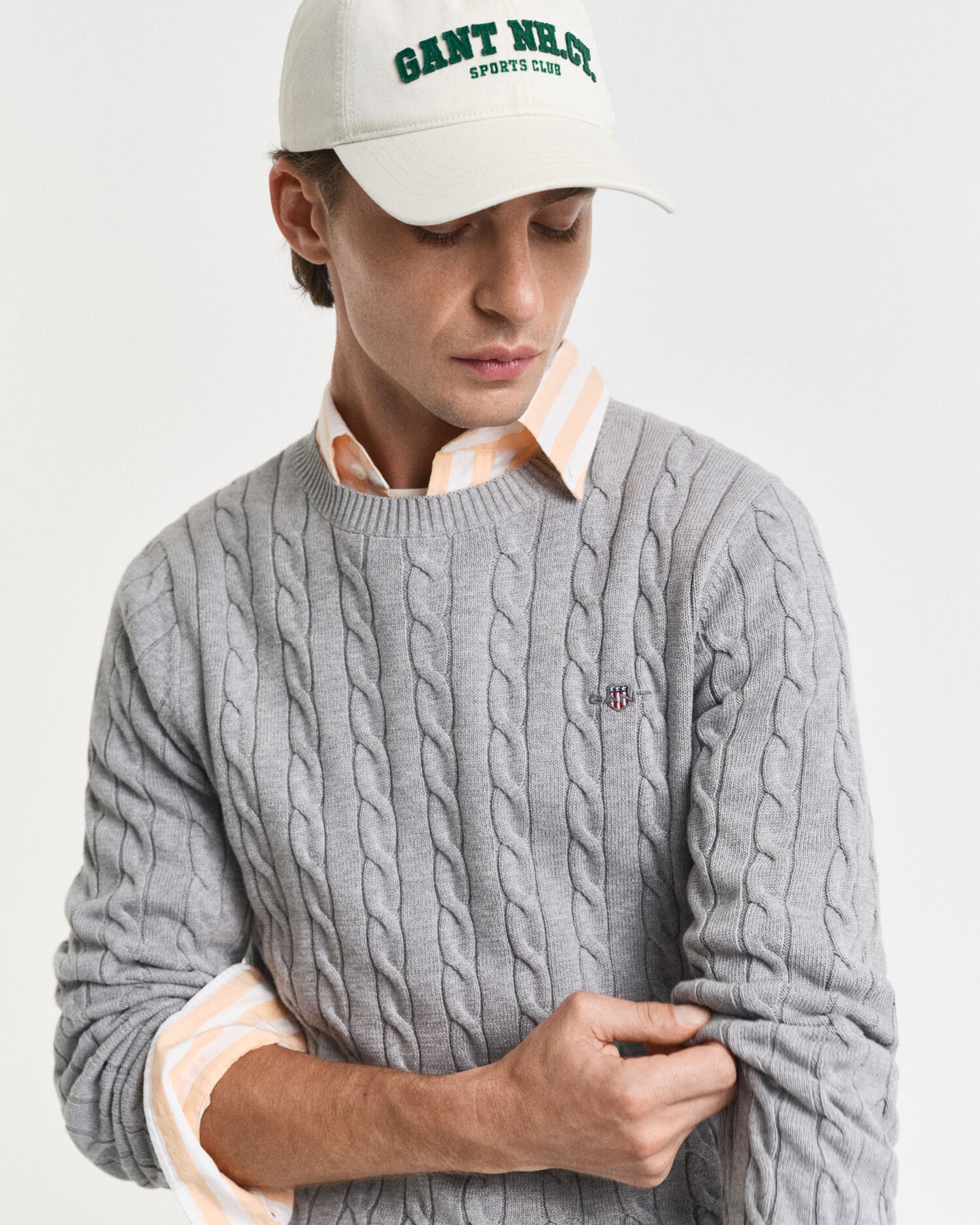 Baumwollpullover mit Zopfmuster und Rundhalsausschnitt