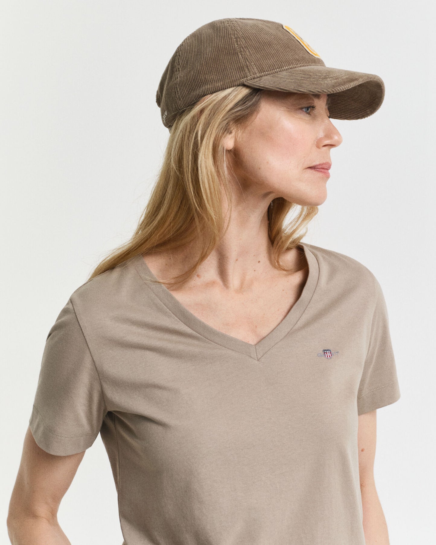 T-shirt Col V Écusson
