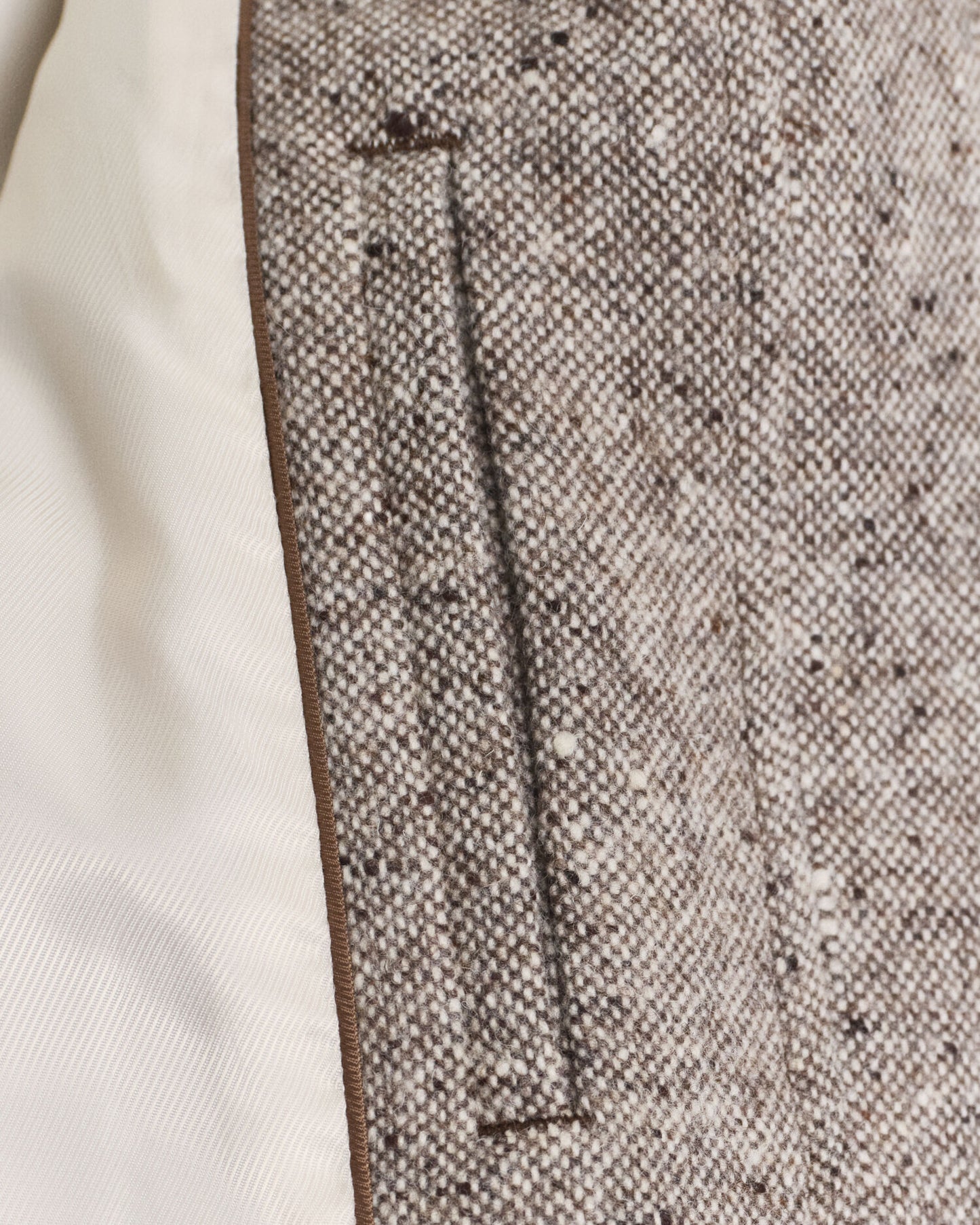 Wolljacke mit Kontrastkragen
