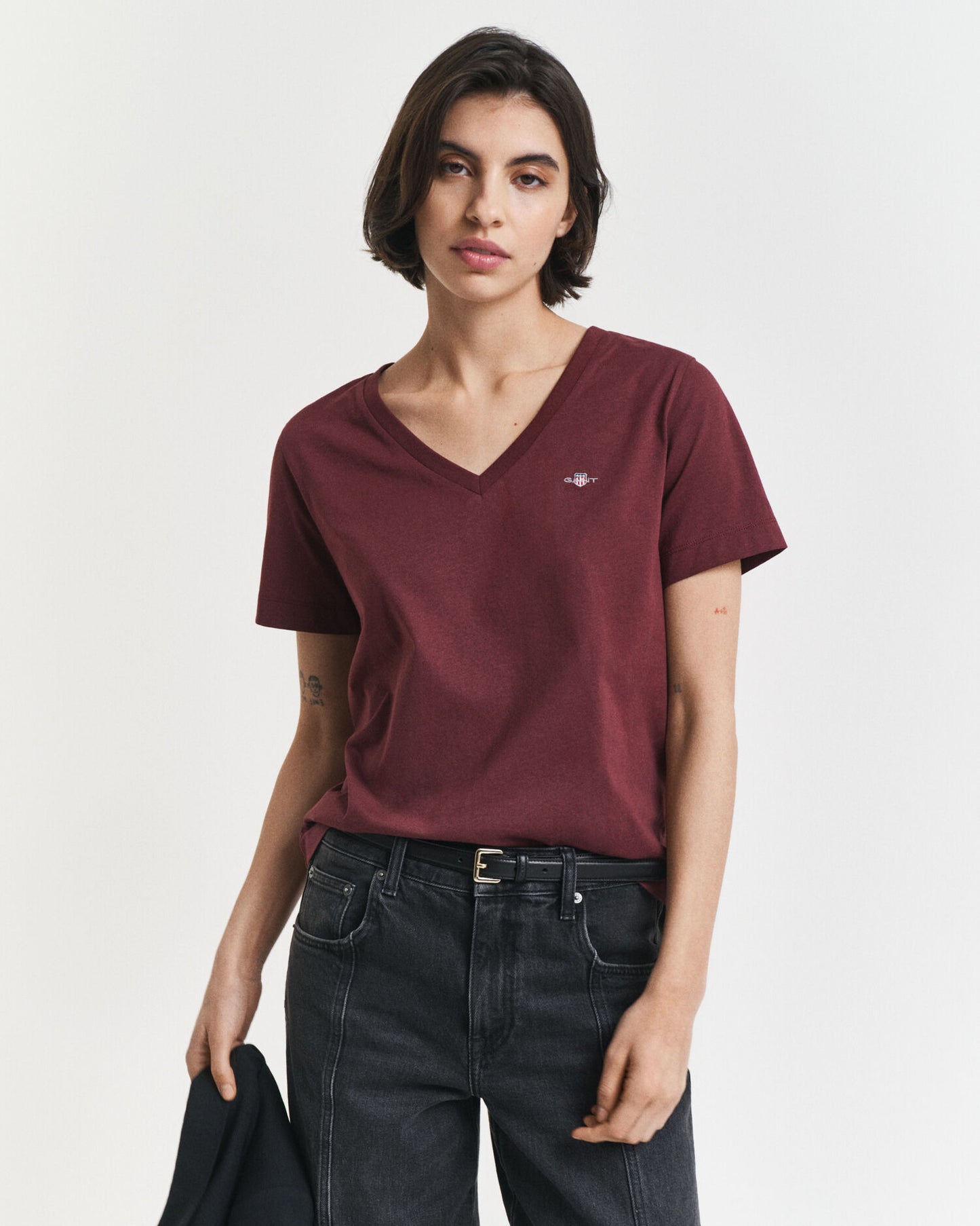 T-shirt Col V Écusson