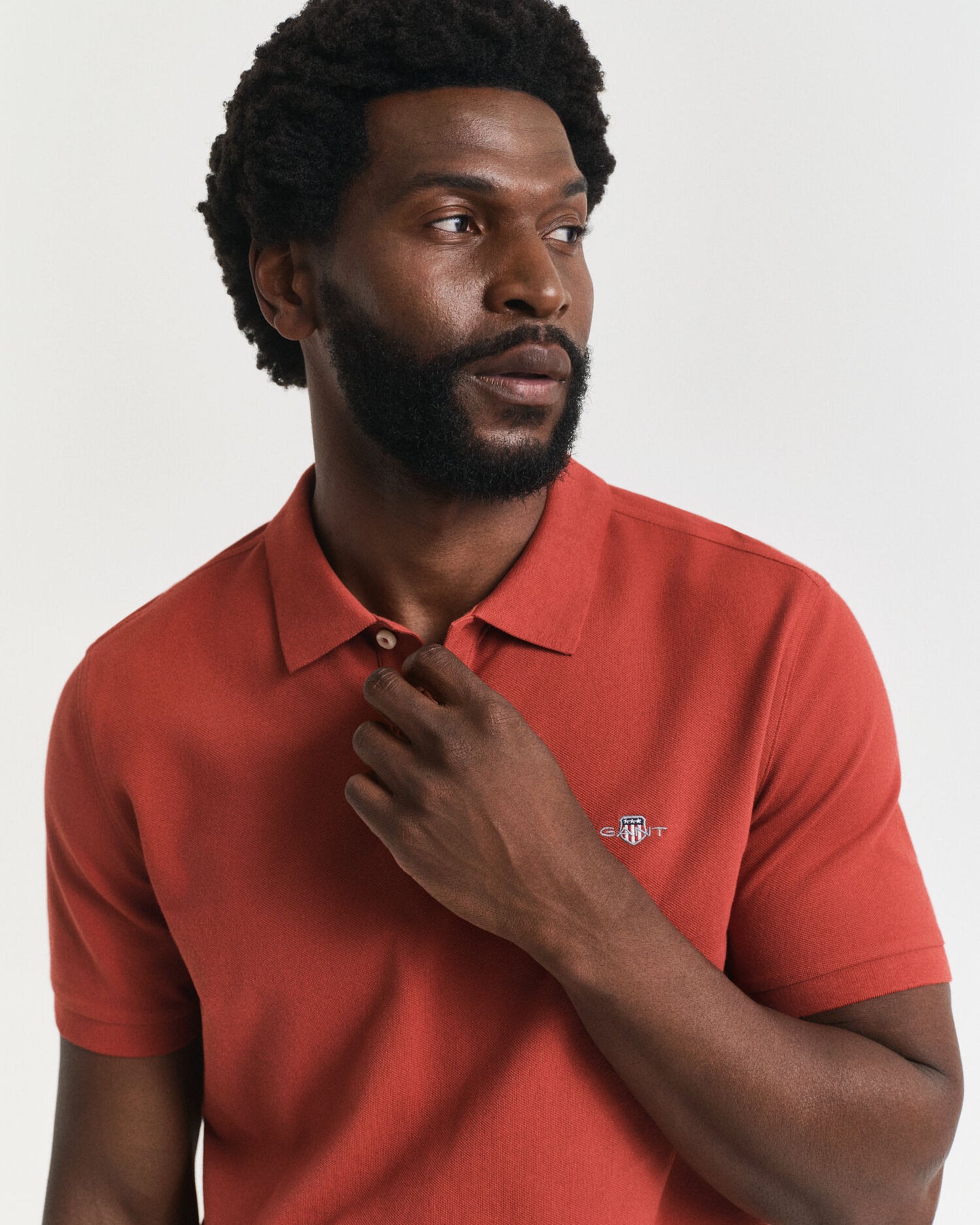 Regular Fit Polohemd mit Schild-Logo aus Piqué