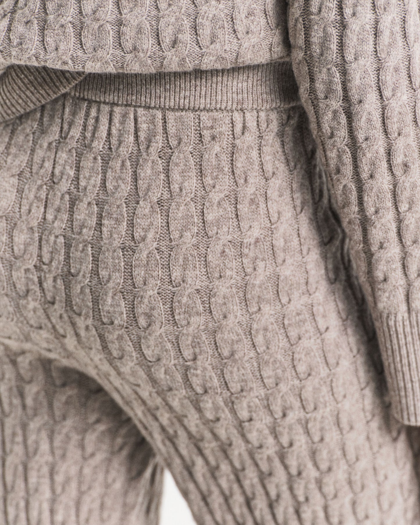 Kabelstrickhose aus Wolle