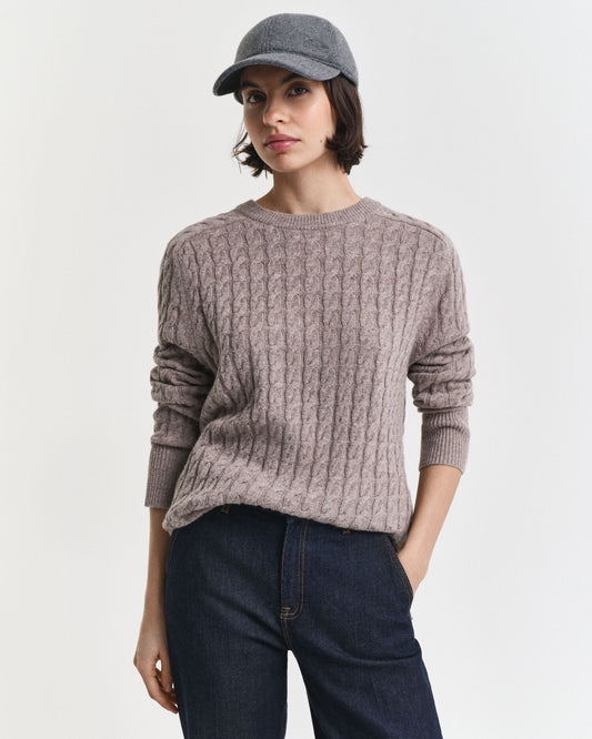 Pull en maille torsadée en laine à col rond