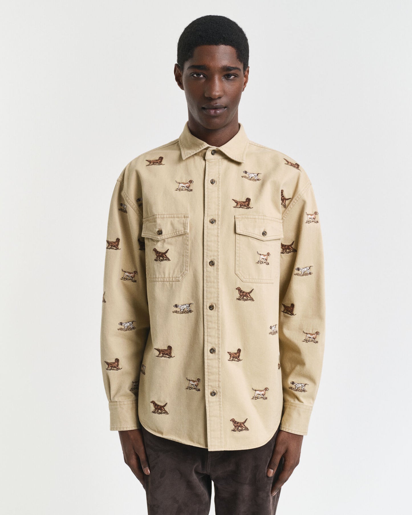 Chemise en twill brodé coupe décontractée