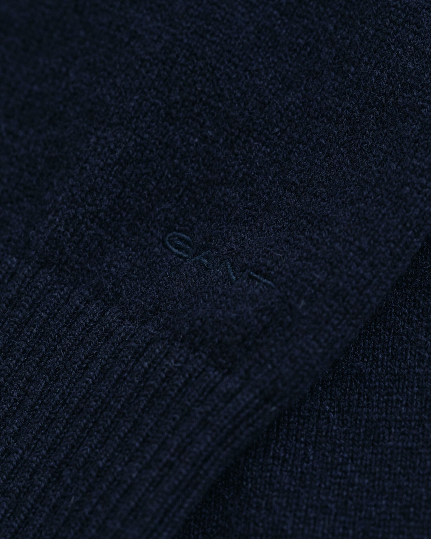 Pullover aus extrafeiner Lammwolle mit Rollkragen